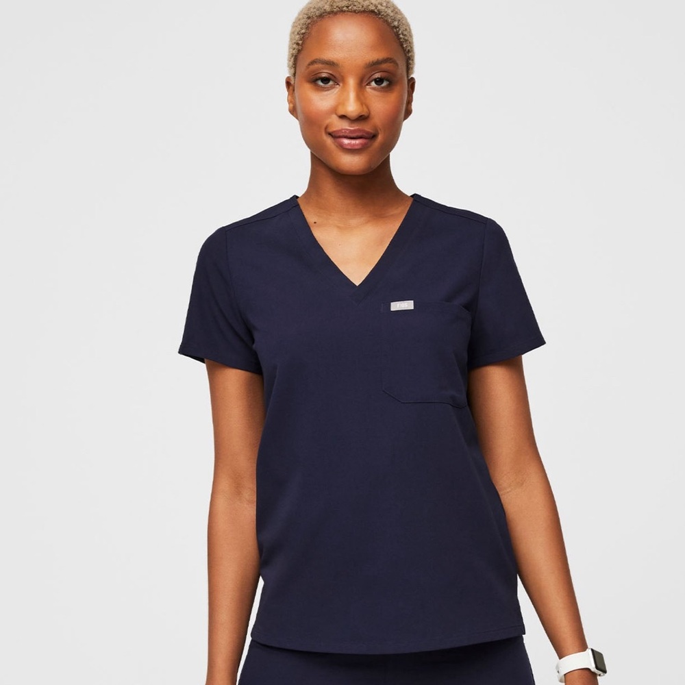 FIGS Catarina one pocket scrub top NAVY M/Petite